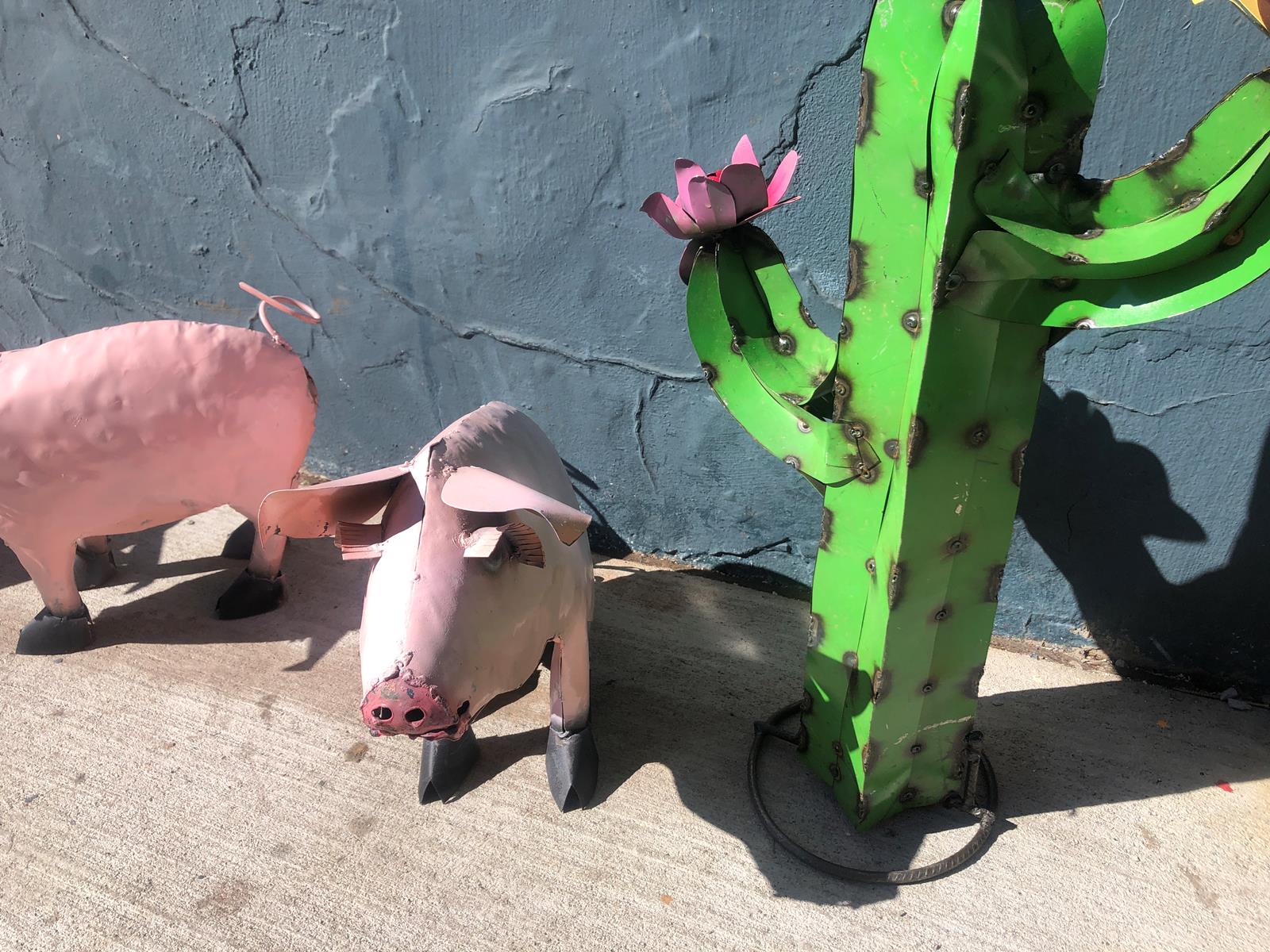 SMALL PINK GARDEN PIGS 1